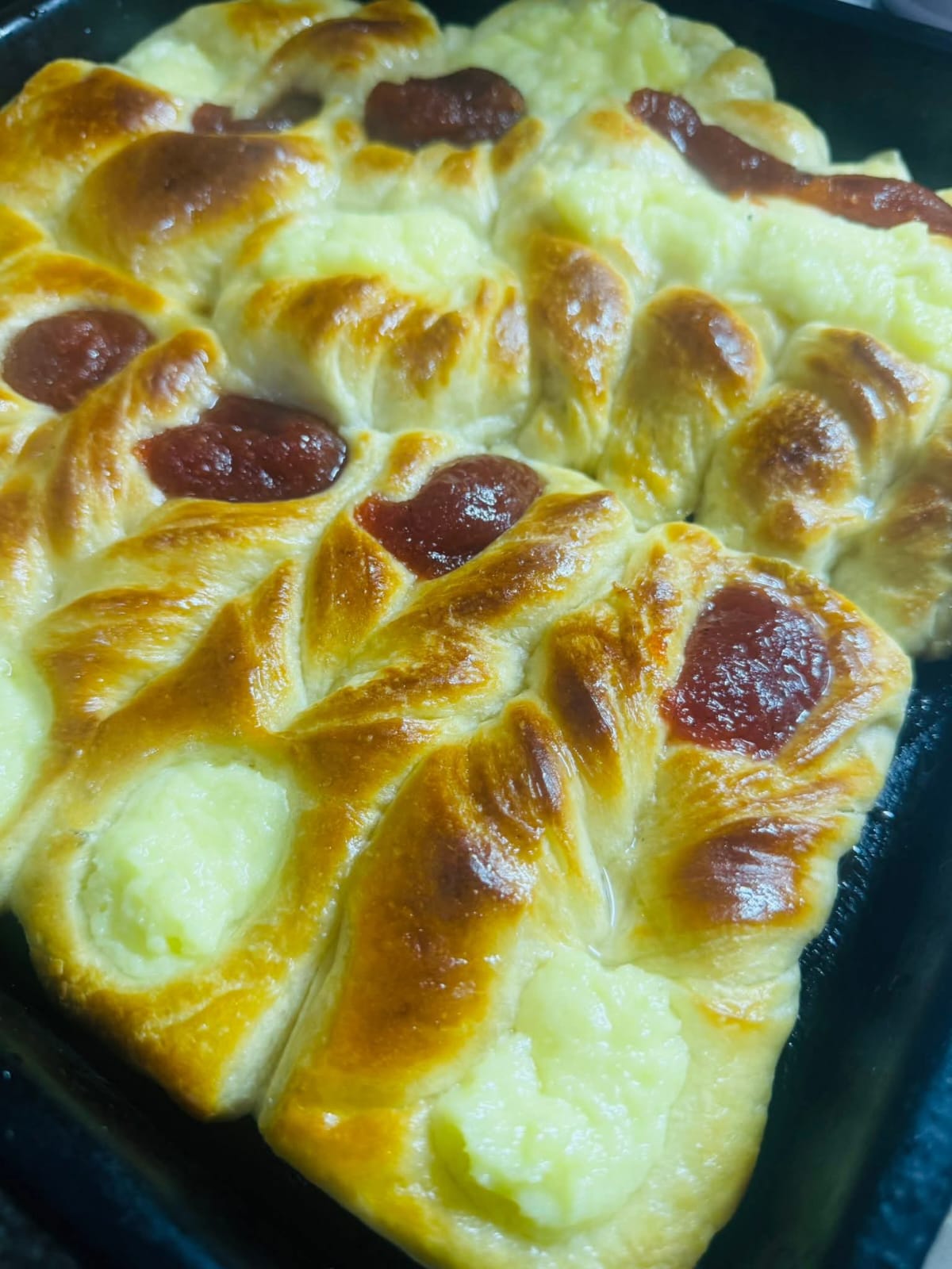 Pan relleno recién horneado